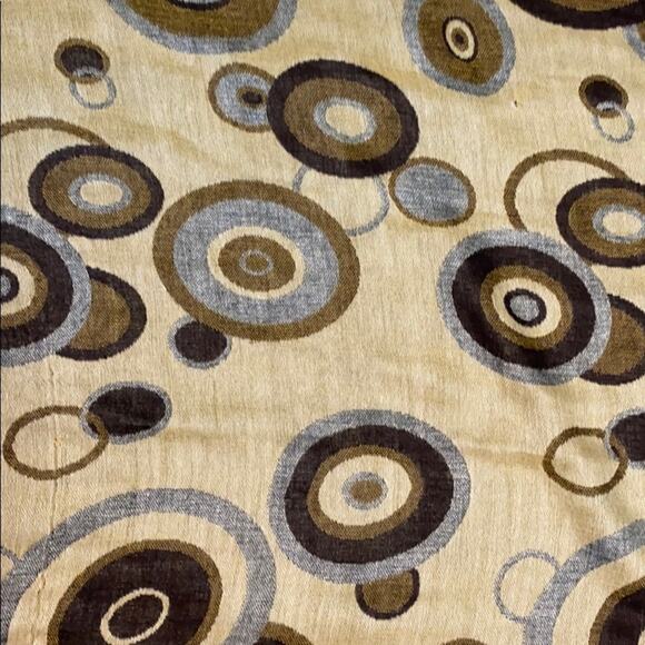 Striking Scarf - Picture 3 of 5